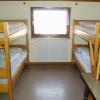 Einfaches Zimmer mit 4 Betten