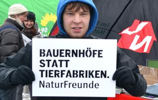 NaturFreunde fordern: Bauernhöfe statt Tierfabriken